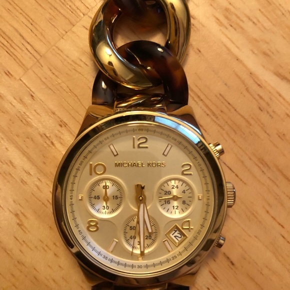 Micheal Kors Watch - Picture 3 of 4